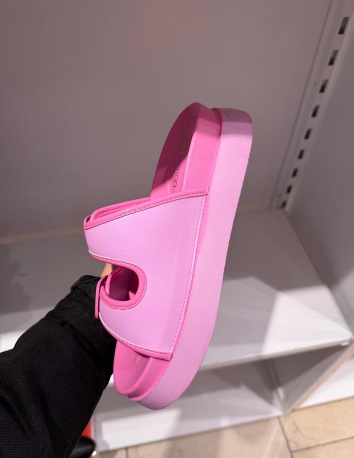 Женские шлепанцы Butigo