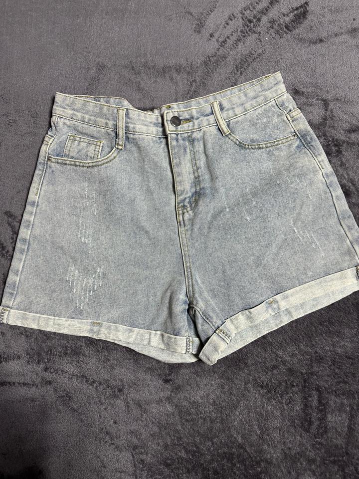 Джинсовые шорты