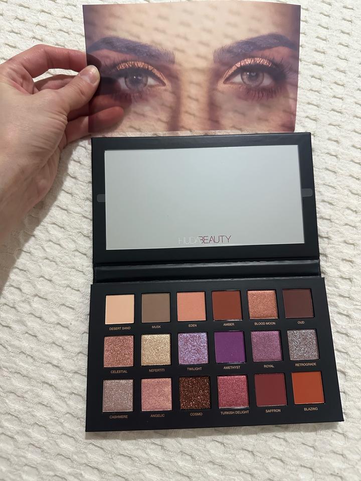 Huda Beauty палетка новая
