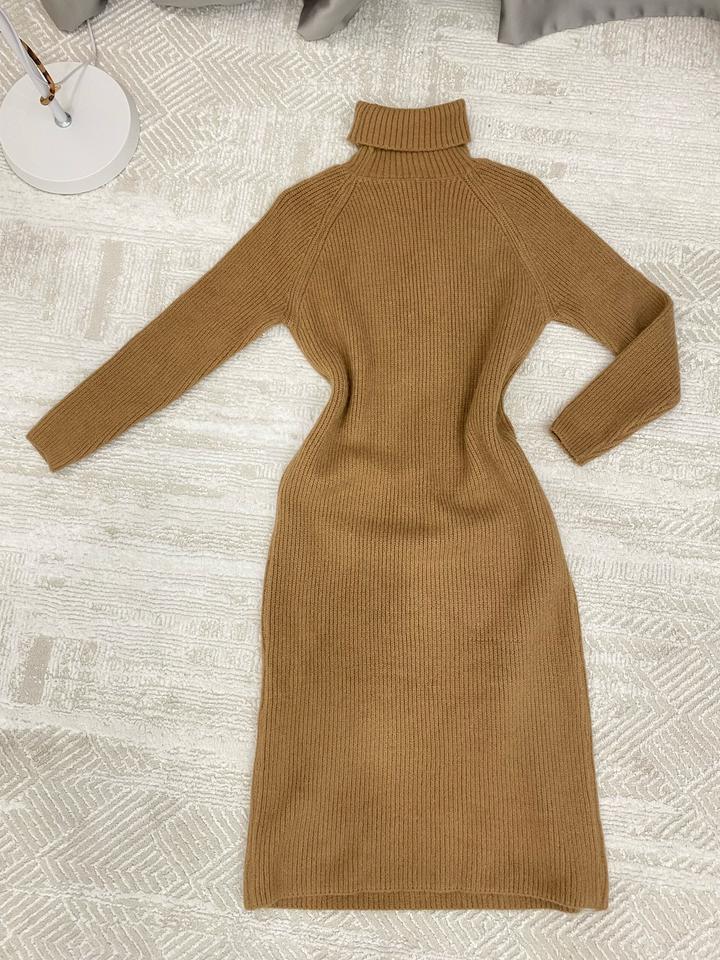 Платье шерстяное (ниже колен), очень стильное, зима/весна/осень.