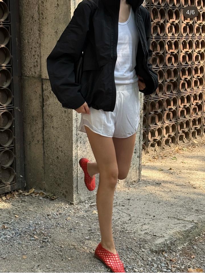 Спортивные белые шорты