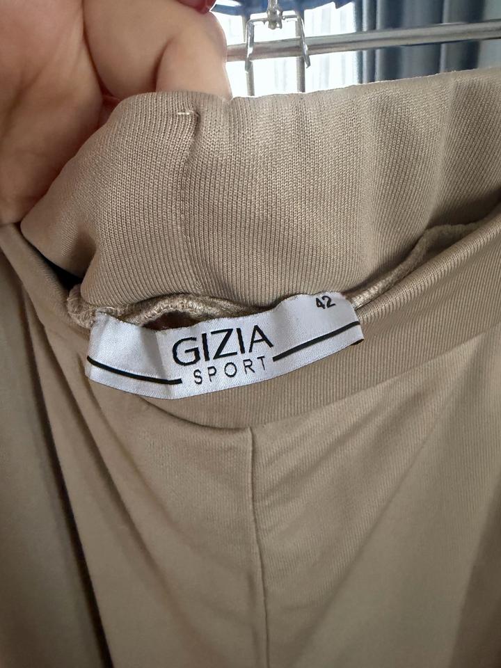 Спортивный костюм Gizia