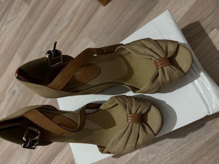 Босоножки от Tommy Hilfiger