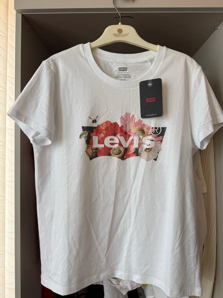 Футболка от Levi’s