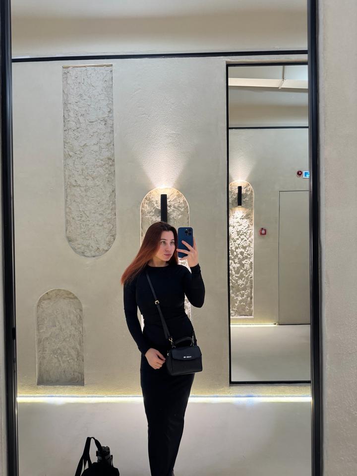 Платье под Skims от Zara с длинными рукавами , длина макси в черном цвете