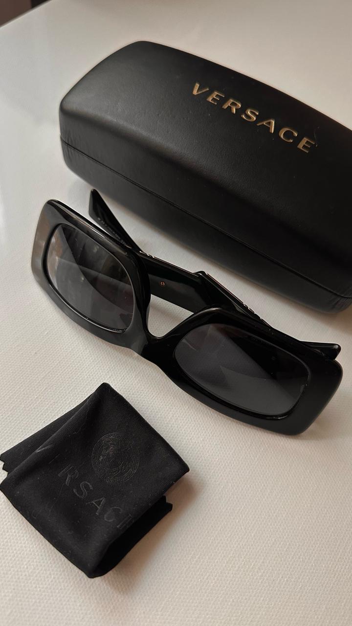 Солнцезащитные очки Versace