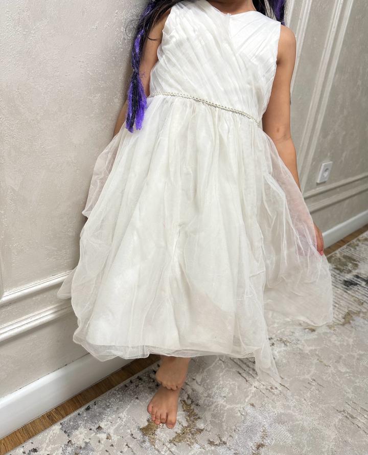 Нарядное белое детское платье