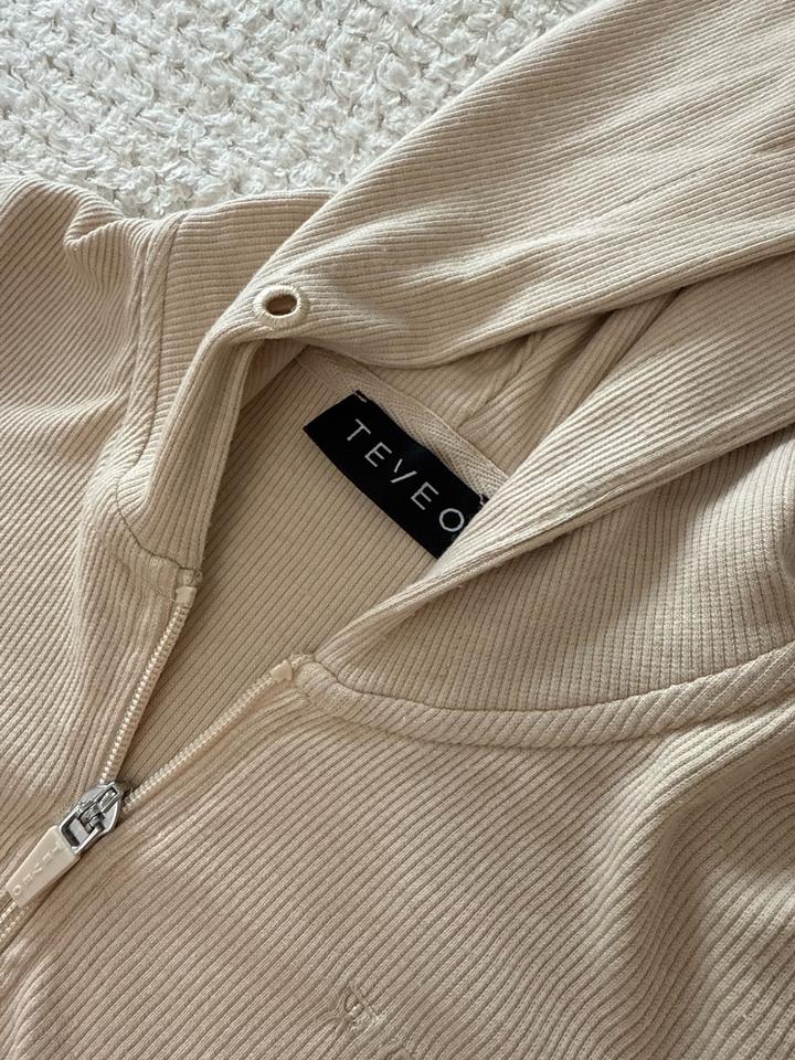 Кофта на замке