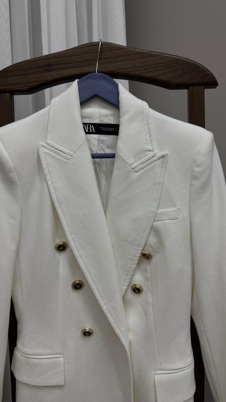 Белый пиджак Zara оригинал новый размер XS