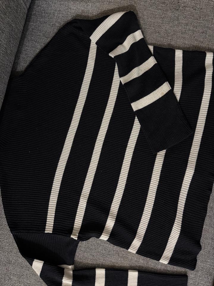 Футболка, кофточка, джинсы