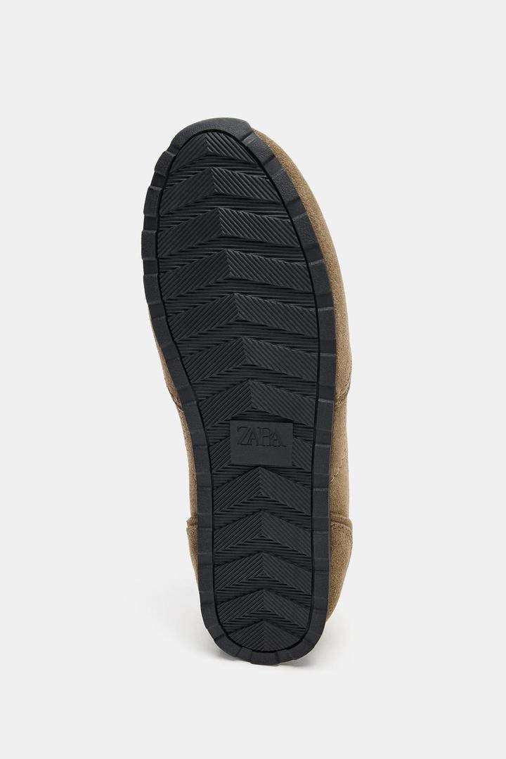 Кроссовки Zara