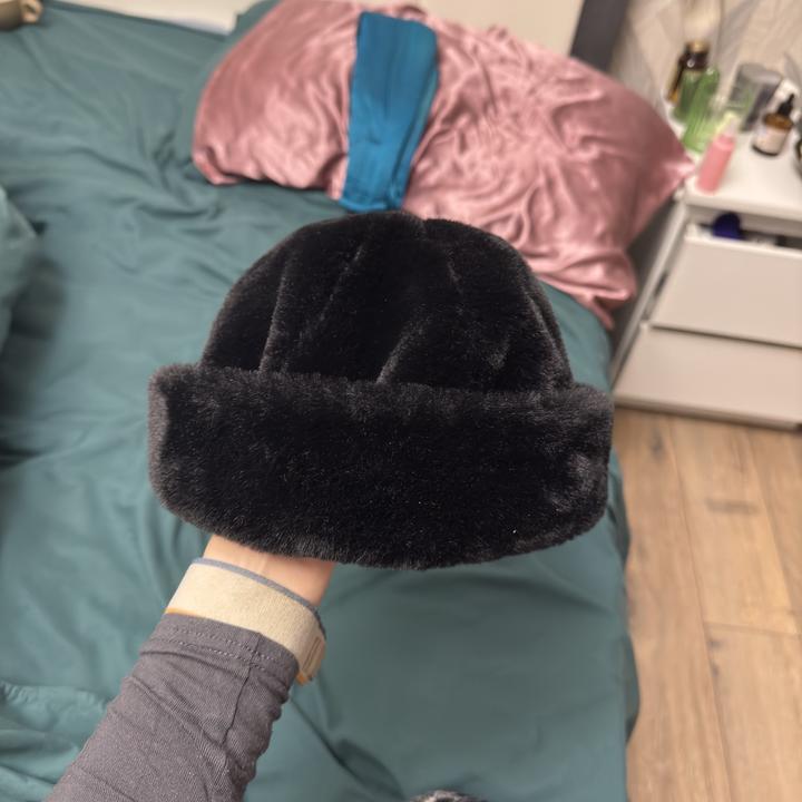 Пушистая шапочка бинни