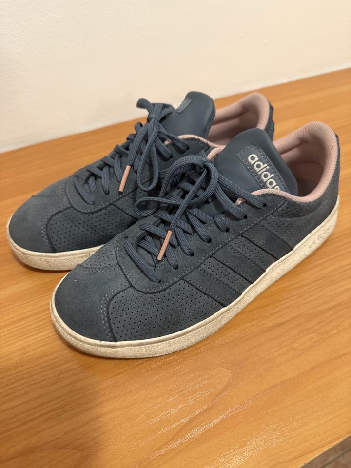 Кроссовки Adidas