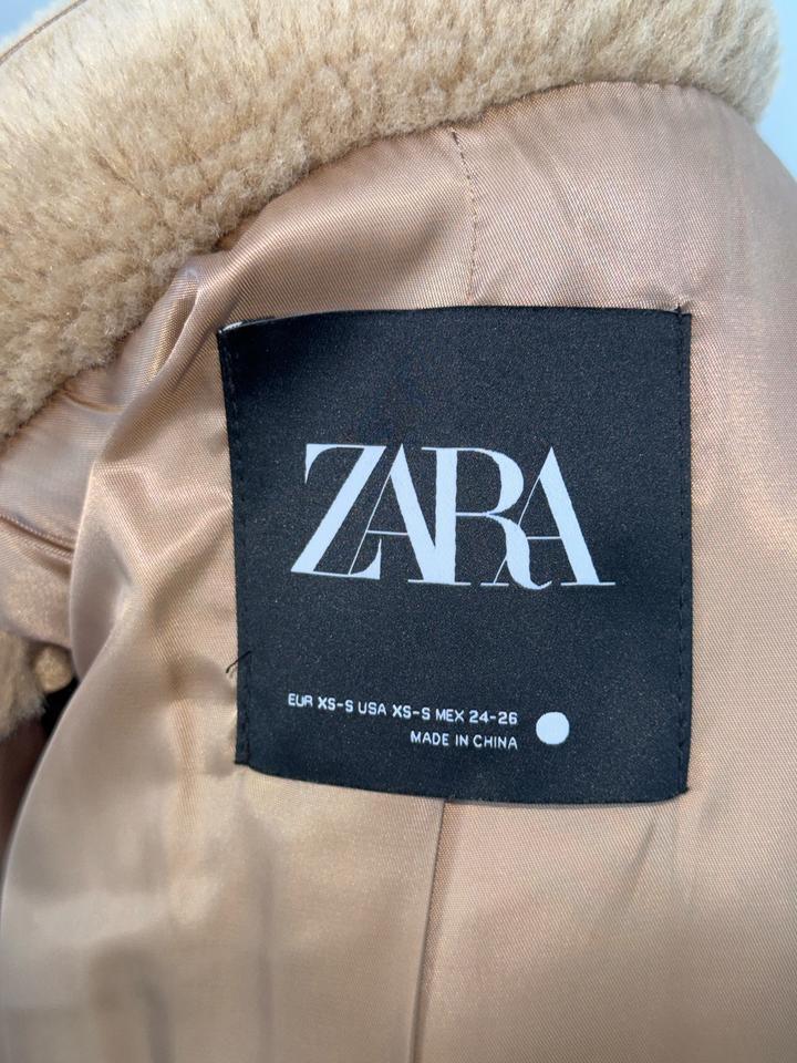 Плюшевый бомбер Zara