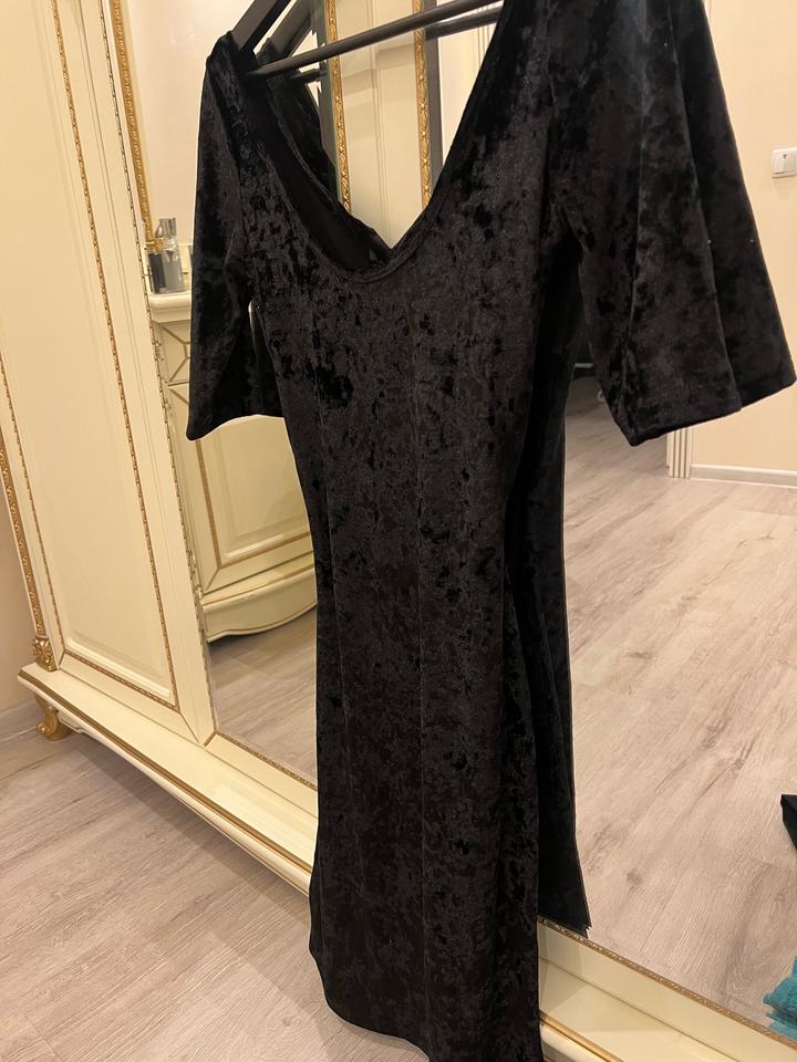 Черное коктейльное платье