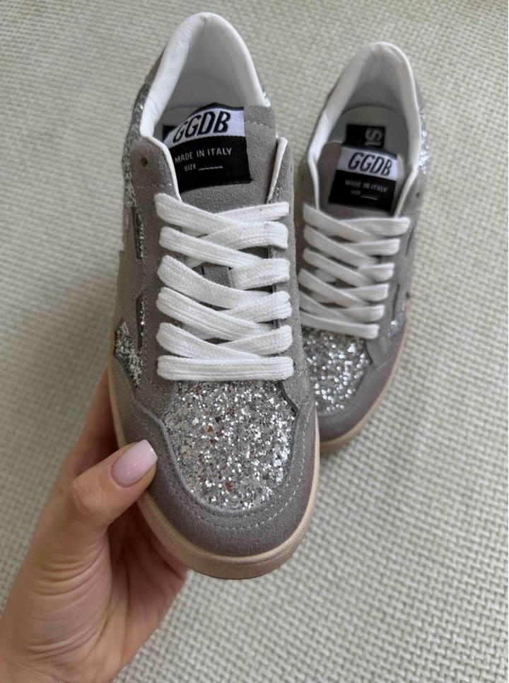 модные кроссовки