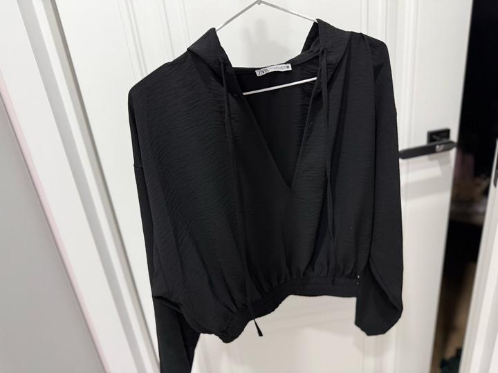 черный топ от Zara