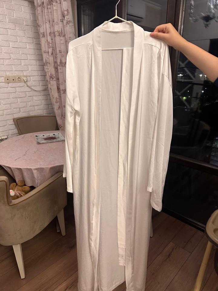 Атласный белый халат