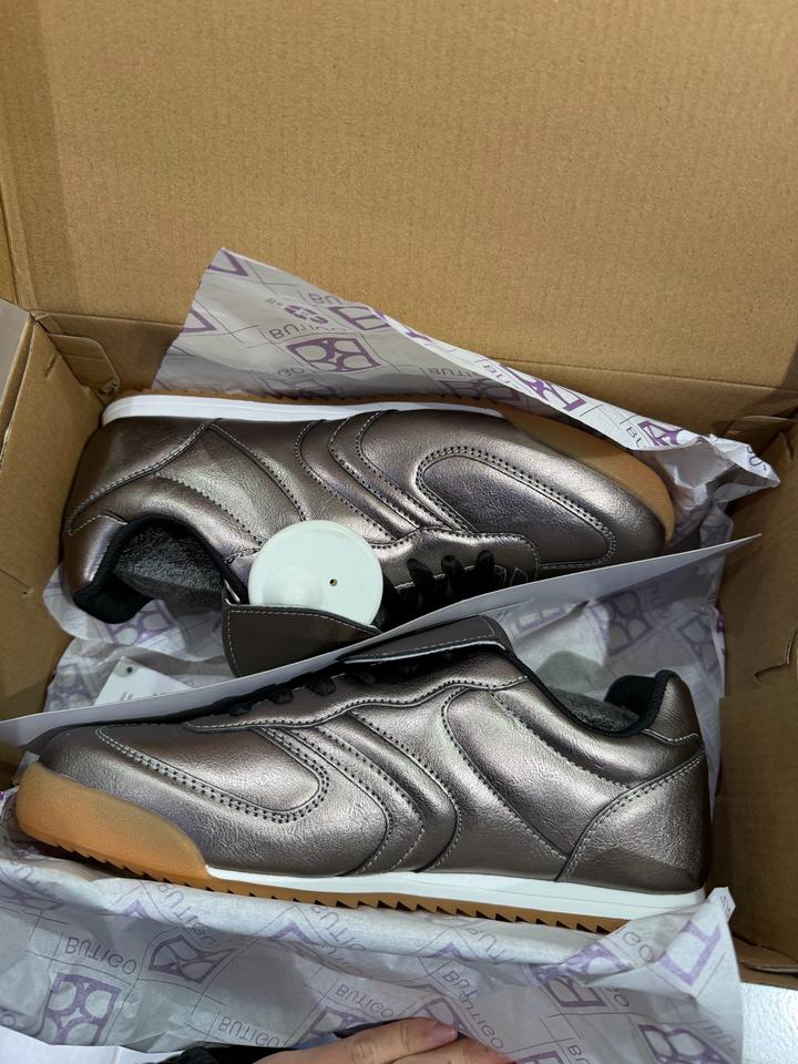 Кроссовки женские