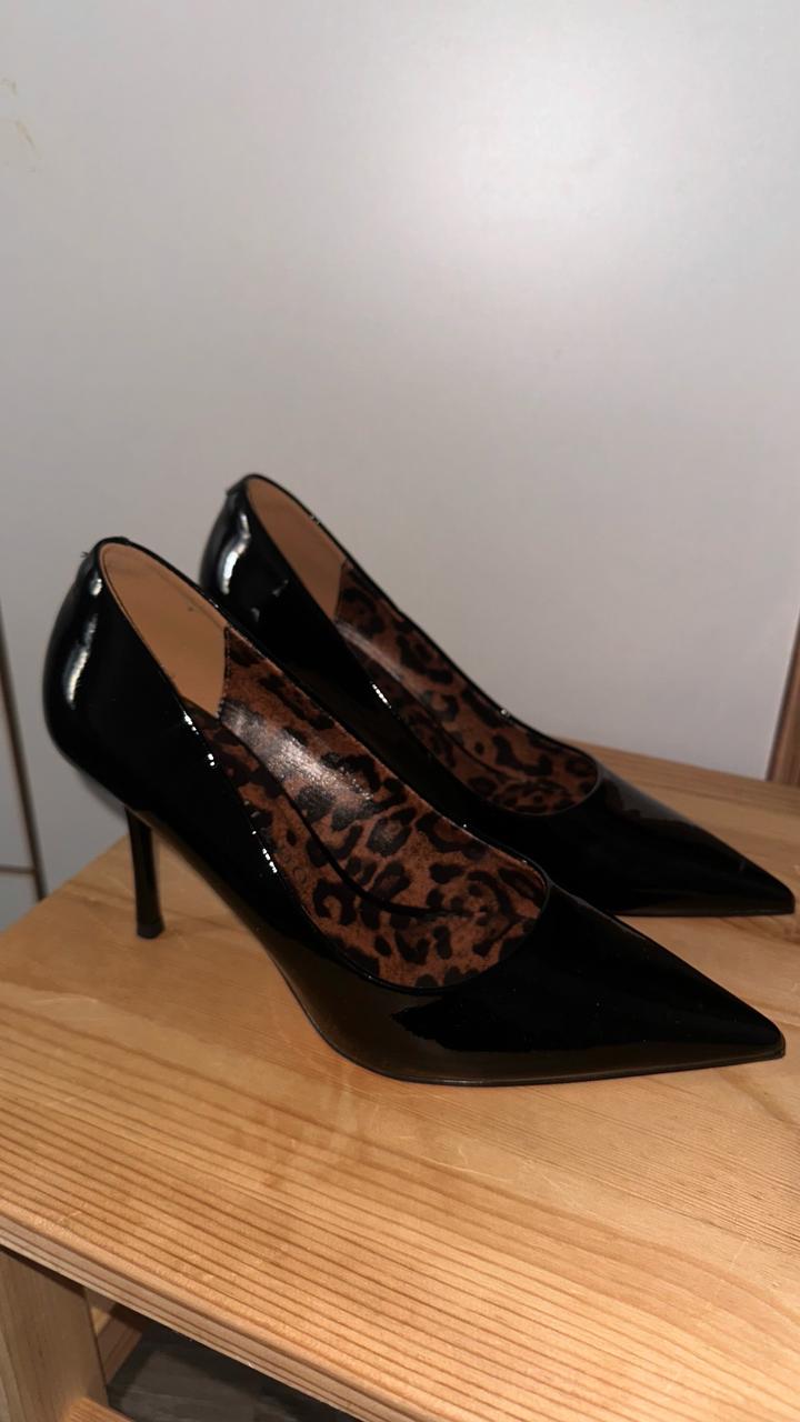 Туфли лодочки лаковые черные COMIDO