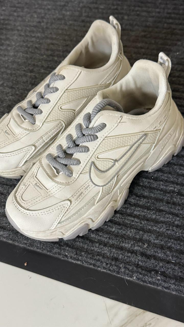 кроссовки спортивные