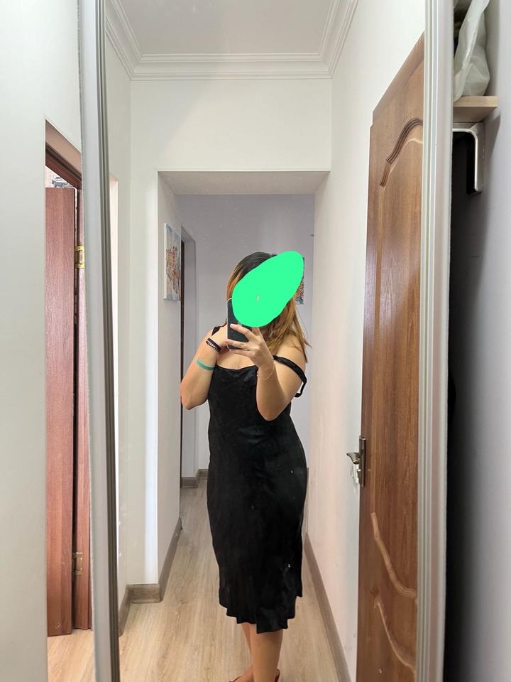 Черное атласное платье Zara