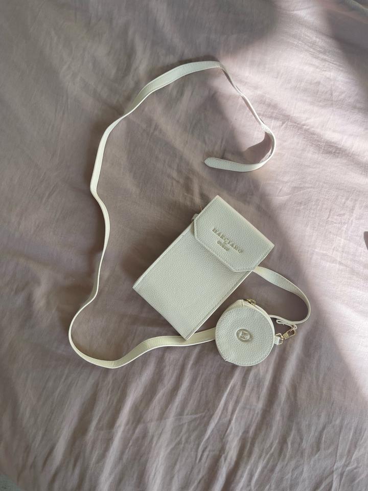 бежевая сумка GUESS