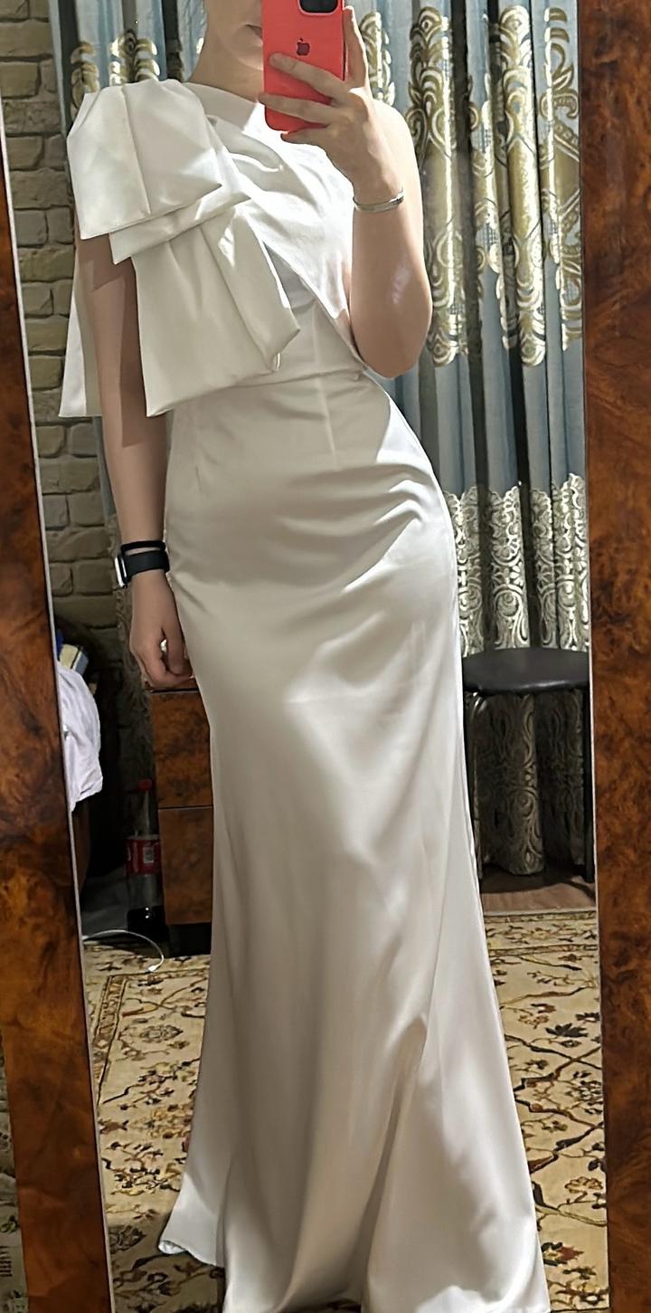 Белое платье