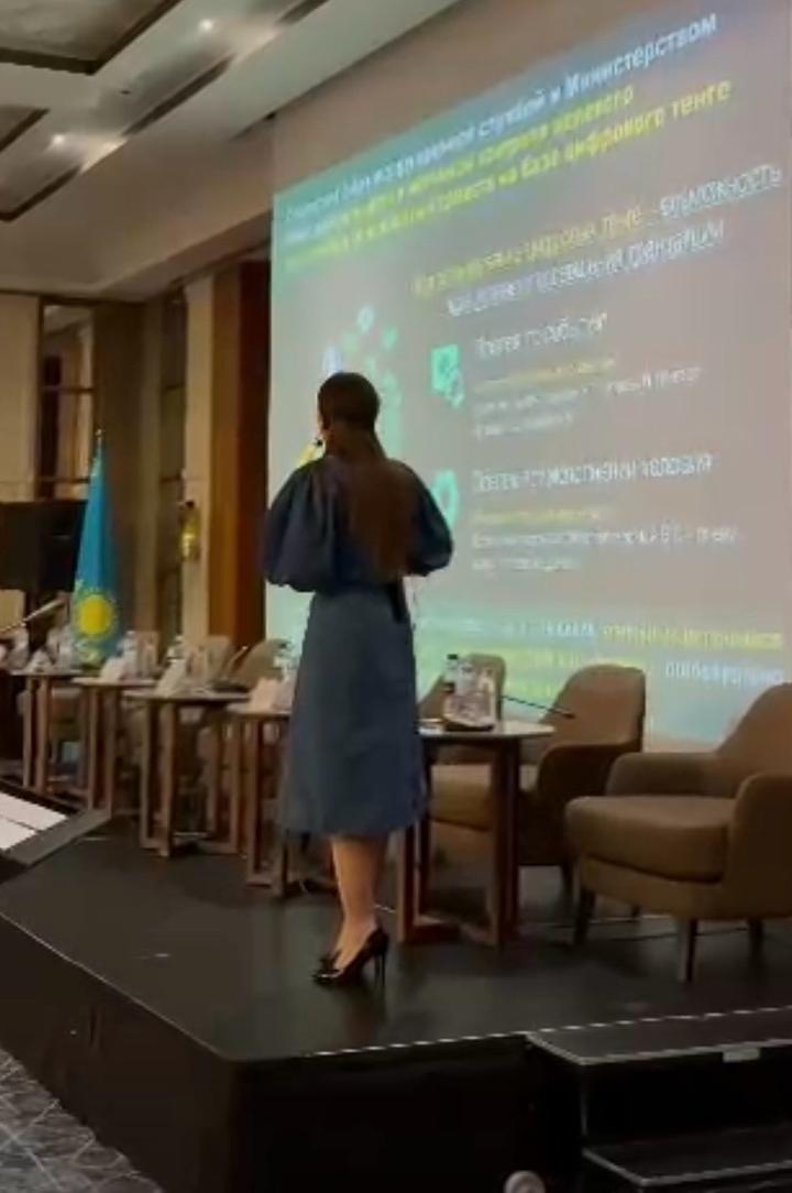 Джинсовое платье Zara