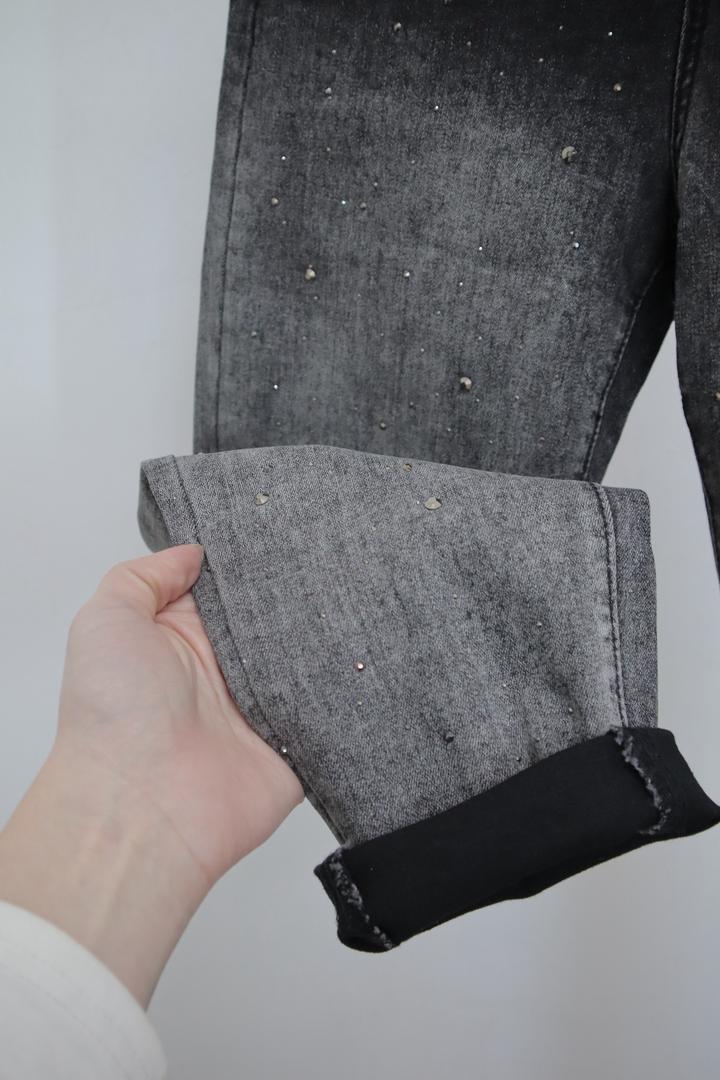 Джинсы mom с стразами