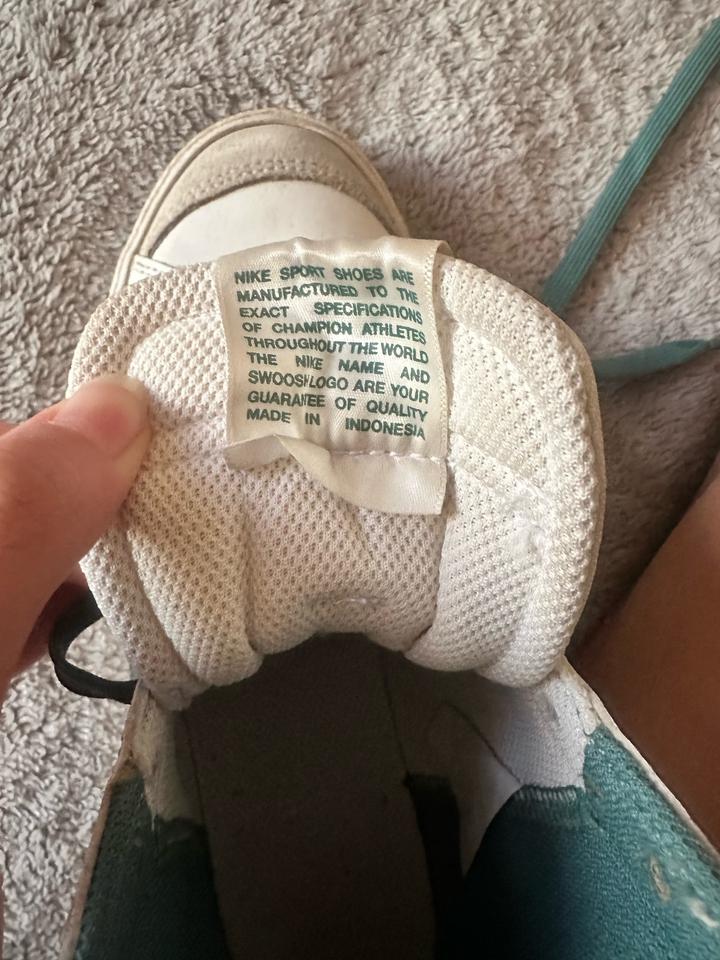 Кроссовки Nike белые с мятно-зелёными вставками