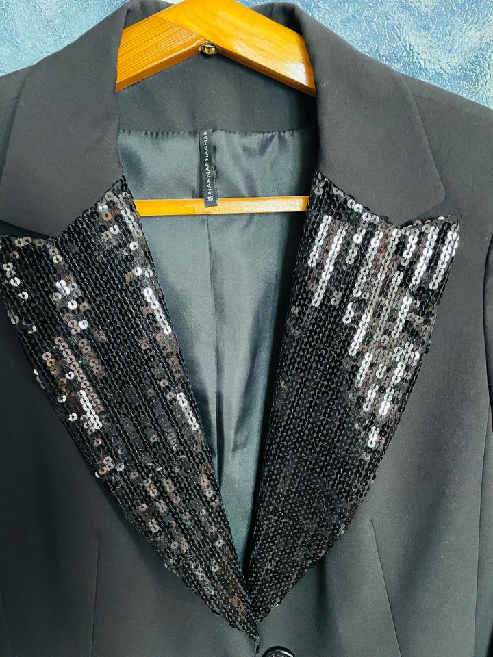 Жакет(Пиджак) NAFNAF с пайетками.