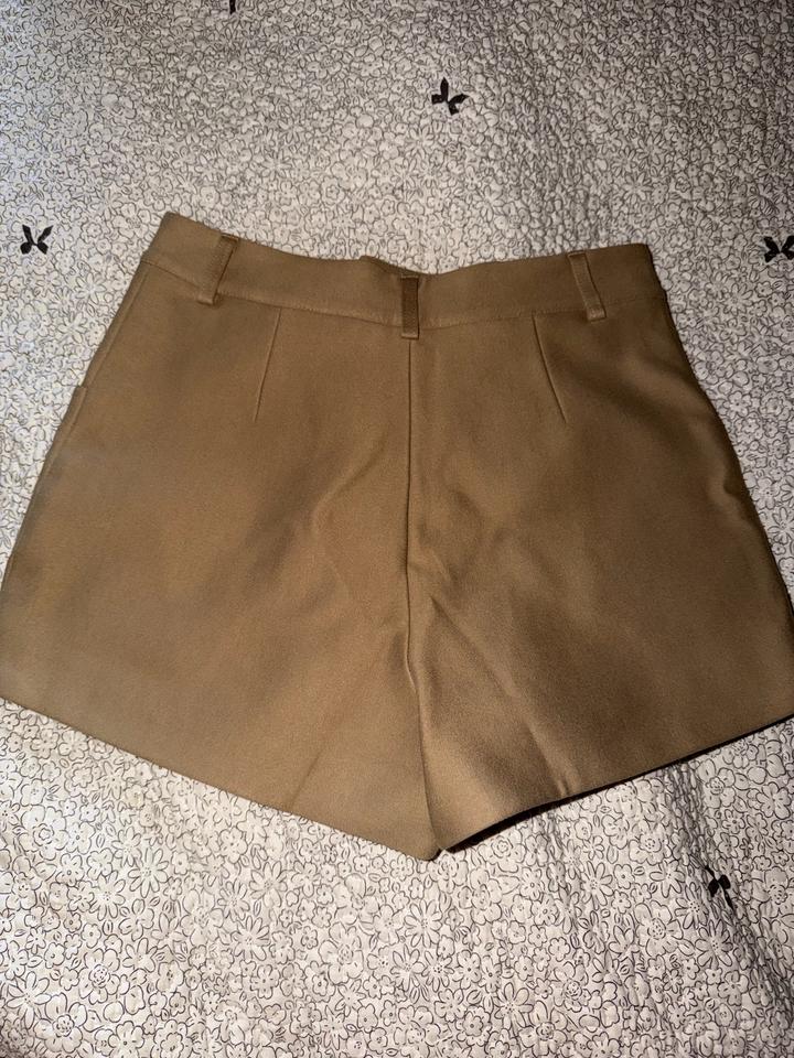 Новые Шорты бежевые