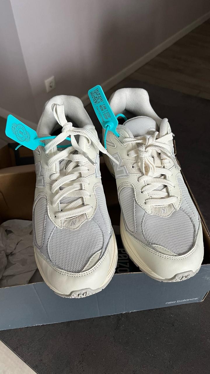 New Balance 2002R