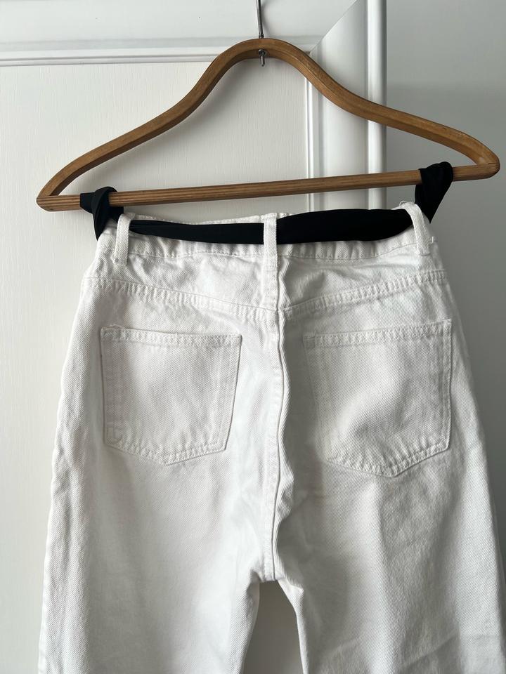 Белые джинсы