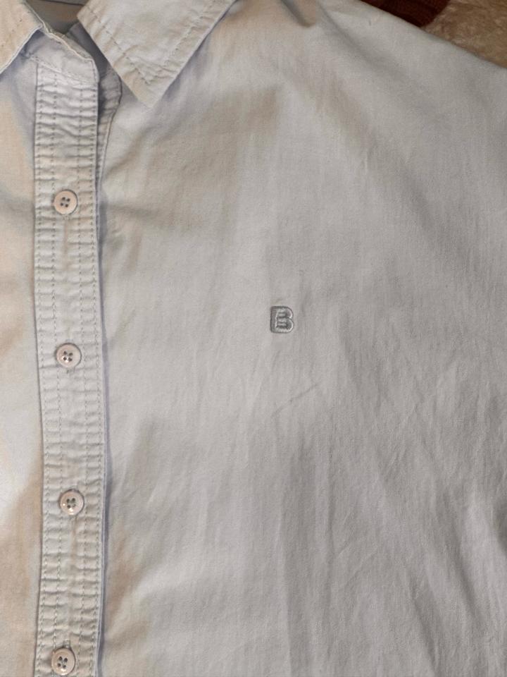 Голубая рубашка