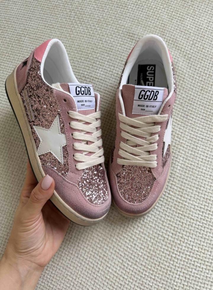 модные кроссовки для женщин