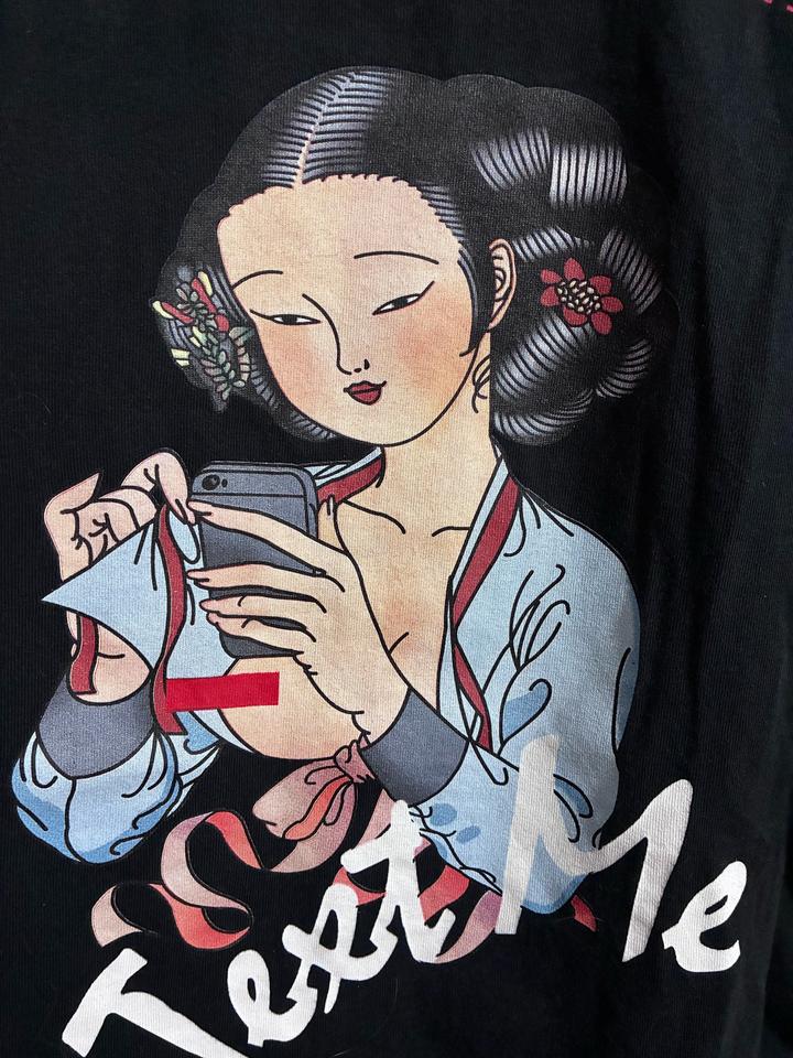 Футболка свободная с принтом на спине