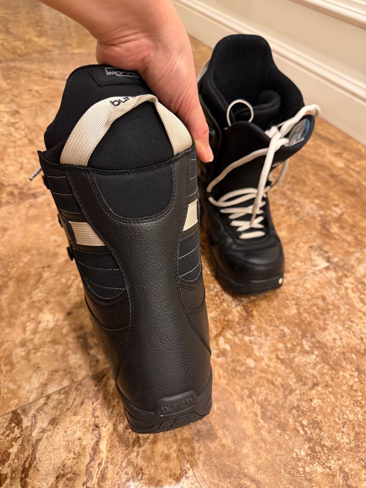 сноубордическин ботинки Burton