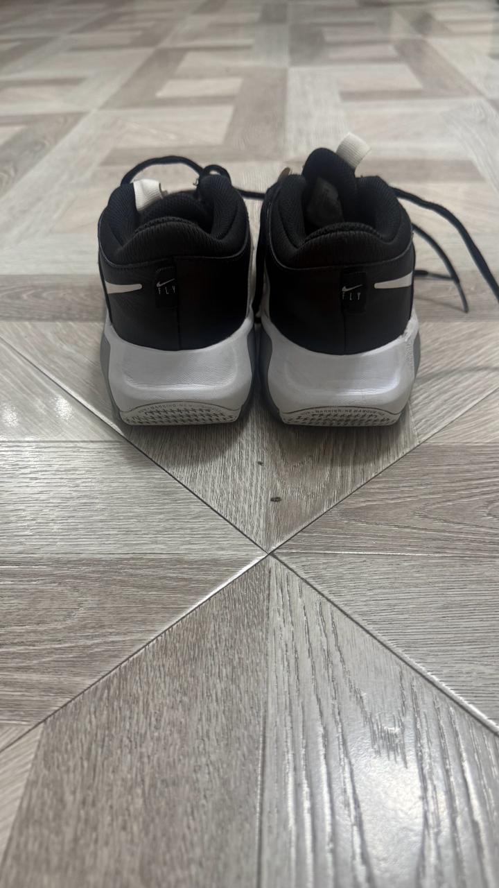 Кроссовки Nike