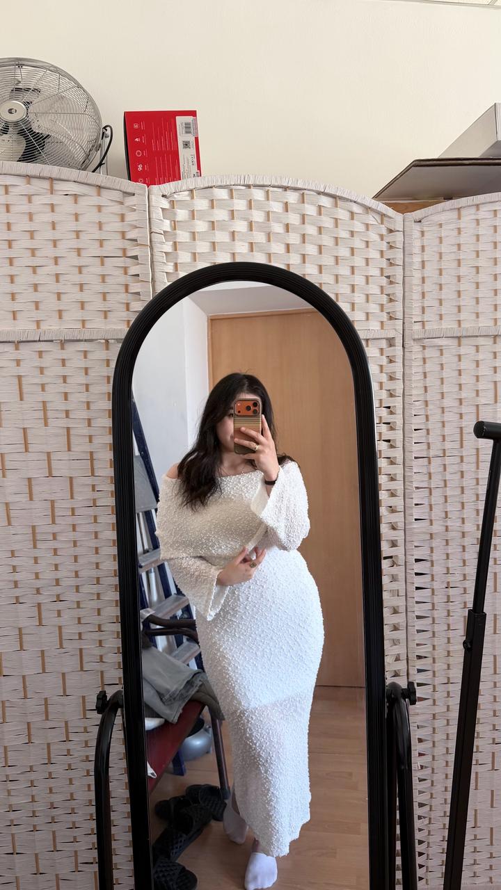 Платье белое с открытыми плечами на фотосессию.