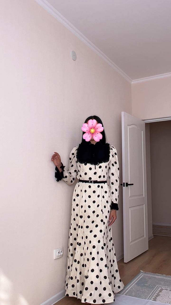 Бежевое платье