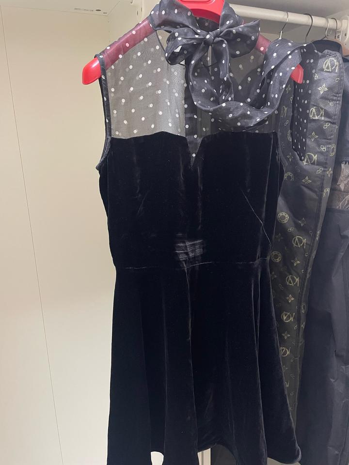 Дизайнерское бархатное маленькое черное платье · 🖤