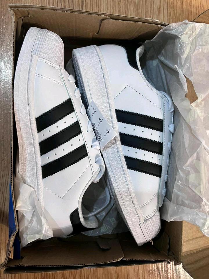 Adidas superstar