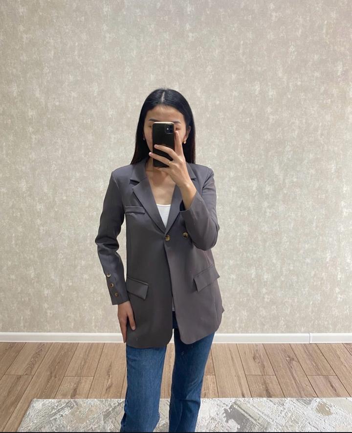 Серый пиджак