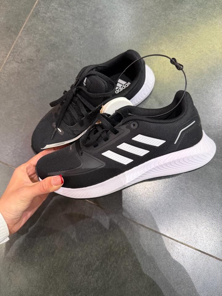 Кроссовки adidas