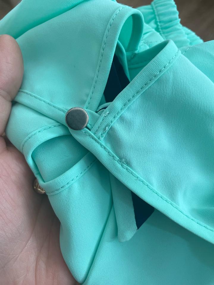 Блузка нежно берюзово-зеленоватого цвета