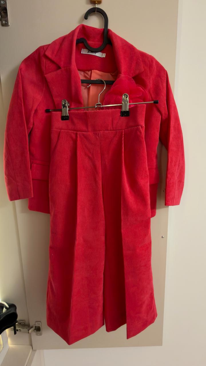 Брючный костюм из вельвета для девочек 5-6 лет