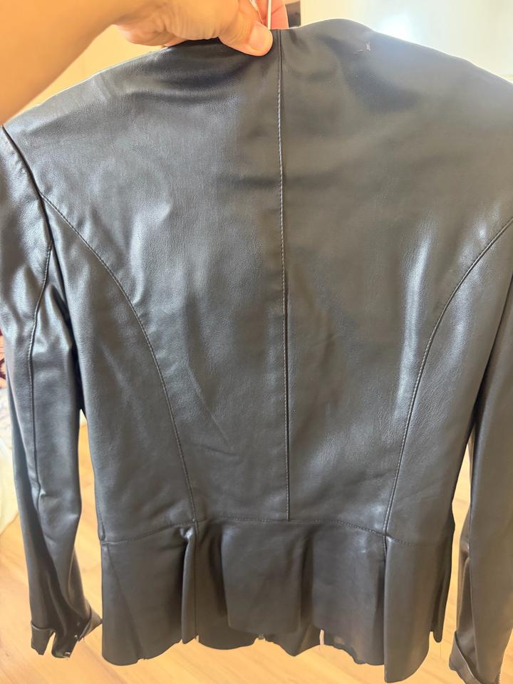 Кожанка от Zara с баской