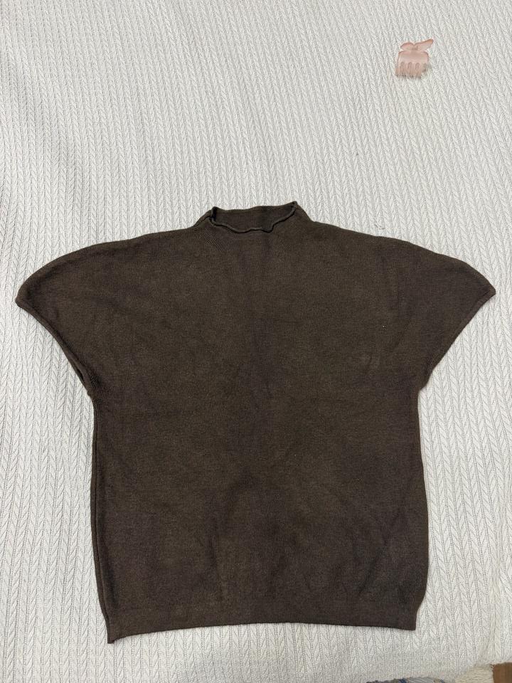 Коричневая кофточка